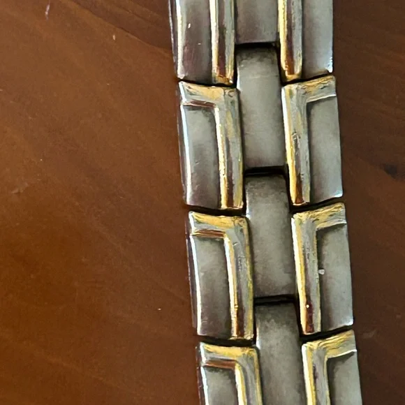 Disney Mickey Mouse Ladies Watch two tone Gold works. Nice condition - Picture 6 of 6